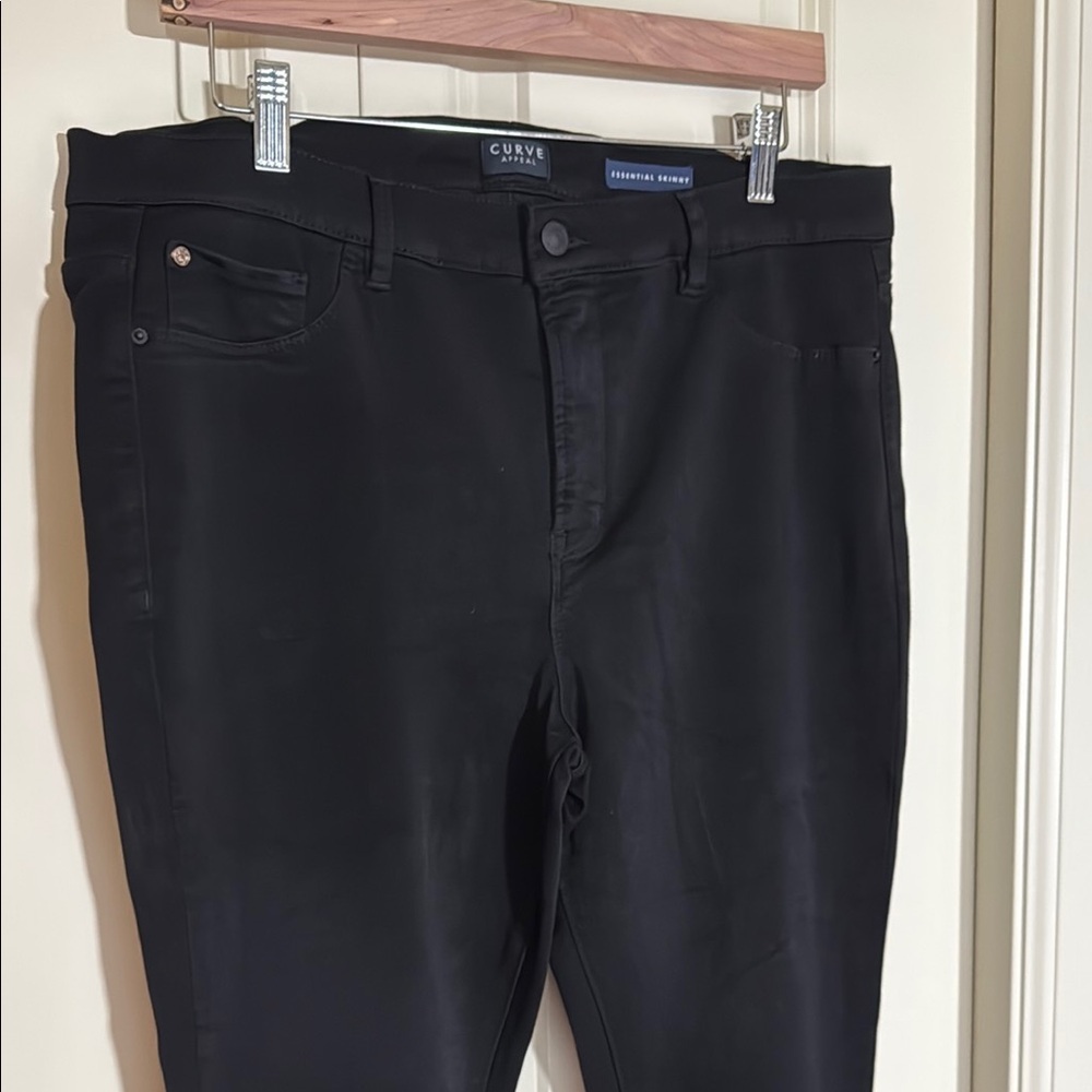 Curve Appeal Essential Black Skinny Jeans with Modern Fit - Picture 5 of 12